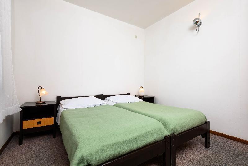 Apartment Medena Трогир Екстериор снимка