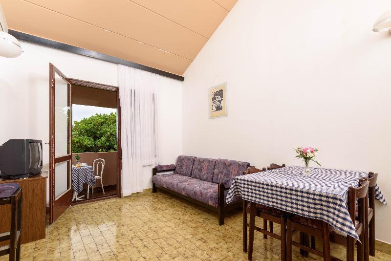 Apartment Medena Трогир Екстериор снимка